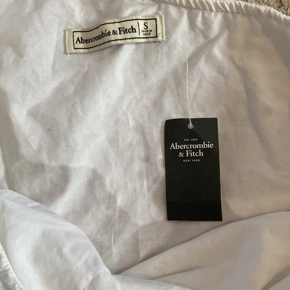 Abercrombie top. NEW WITH TAGS! - Picture 2 of 2